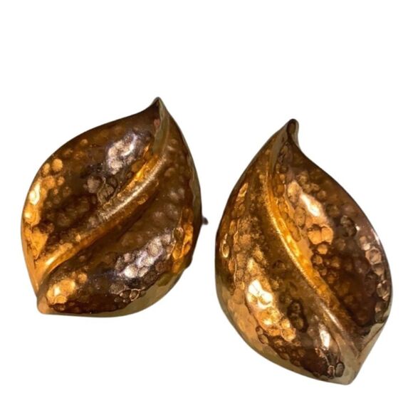 1990s Textured Gold Tone Leaf Women’s Earrings for Pierced Ears - Picture 1 of 8